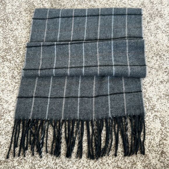 Geoffrey Beene Cashme’ Italian Scarf - Picture 4 of 5
